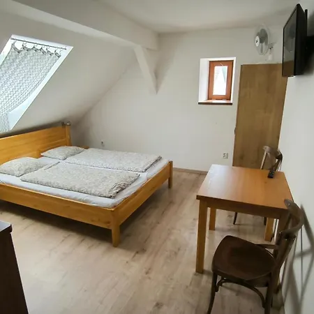 Penzion U Housku Straz nad Nezarkou Exterior photo
