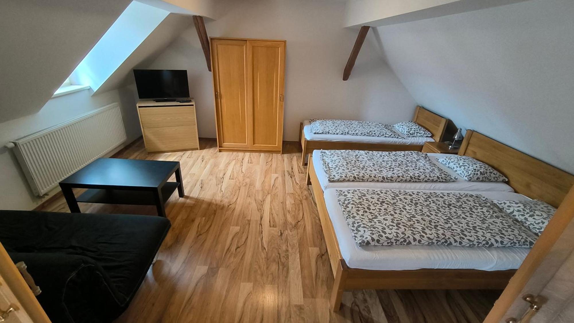 Farm stay U Housku Straz nad Nezarkou